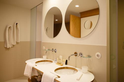 Koupelna v ubytování Hotel Echaurren Relais & Châteaux