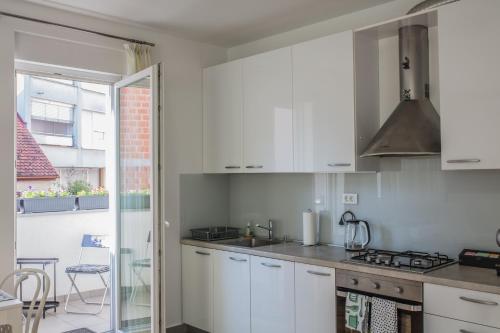 Kuchyňa alebo kuchynka v ubytovaní Apartman BeBe