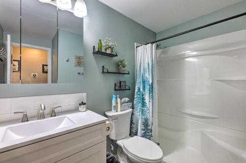 een badkamer met een wastafel, een toilet en een douche bij Chic Fairborn Home with Farmhouse Decor and Patio in Fairborn