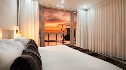 Ένα ή περισσότερα κρεβάτια σε δωμάτιο στο Beachfront Penthouse Ballito
