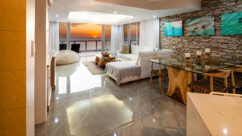 Ένα ή περισσότερα κρεβάτια σε δωμάτιο στο Beachfront Penthouse Ballito