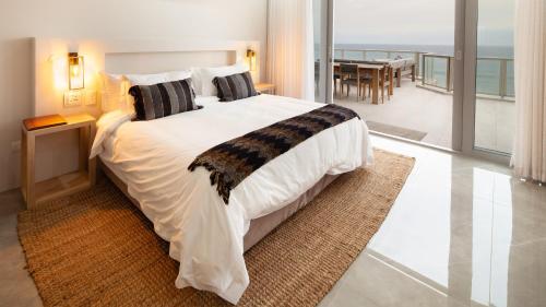 Ένα ή περισσότερα κρεβάτια σε δωμάτιο στο Beachfront Penthouse Ballito