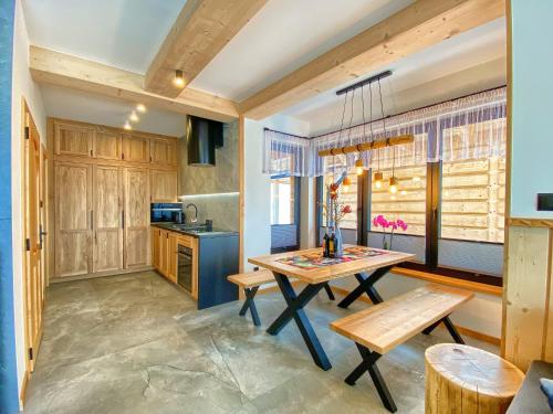 Dapur atau dapur kecil di Domki Tatrzańska Panorama z jacuzzi