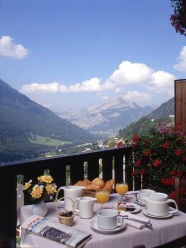 Nespecifikovaný výhled na hory nebo výhled na hory při pohledu z hotelu