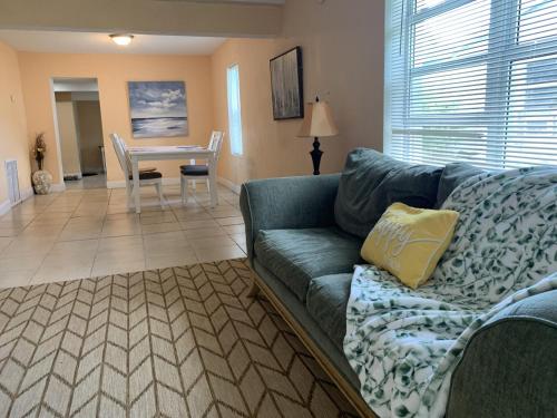 OFF Downtown Delray Beach Gem – Photos 4
