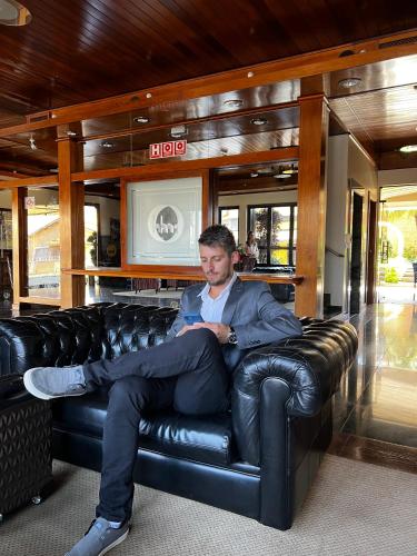 Ruang duduk di Hotel Marques