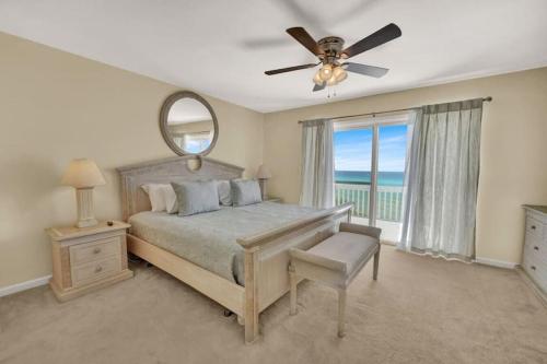 Postel nebo postele na pokoji v ubytování Sea Shadows 7