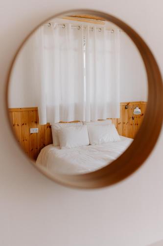 Postel nebo postele na pokoji v ubytování Tobiana Desert Lodging Negev