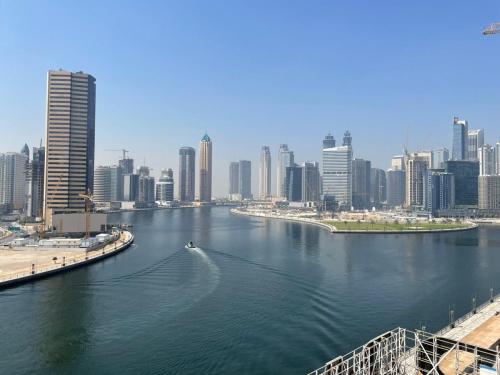 Luxury Studio in Business Bay Prive, canal view