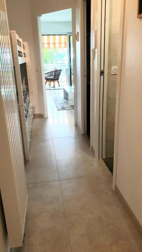Garden and beach sea view apartment Cannes photo 19