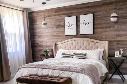 a bedroom with a bed with three pictures on the wall at Apartamento Vacacional en Montego Bay Jamaica in Kingston