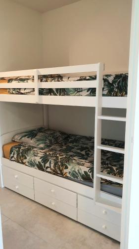 Garden and beach sea view apartment Cannes photo 3