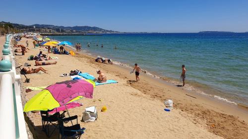 Garden and beach sea view apartment Cannes photo 23