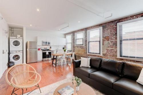 Sophisticated Apartment Downtown – Photos 5
