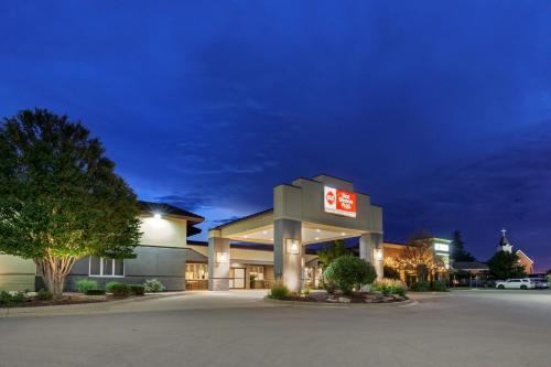 a hotel with a lit up sign in a parking lot at Best Western Plus Dubuque Hotel and Conference Center in Dubuque