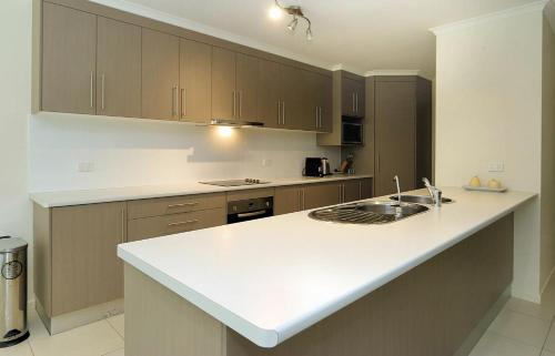 2 Starfish Crescent Bargaraにあるキッチンまたは簡易キッチン