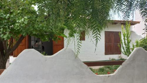 uma rampa de skate em frente a uma casa em casa de mar em Las Grutas
