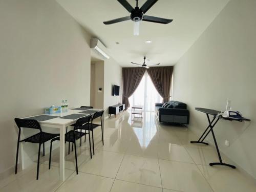 a dining room with a table and chairs and a ceiling fan at Datum Jelatek MHQ NAF Perfect, Relaxing, Sky Ring Bridge in Kampong Datok Keramat