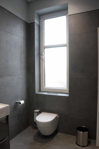 a bathroom with a white toilet and a window at Laurieston Inn in Falkirk