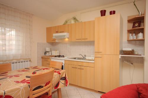Apartments with a parking space Pula - 7340