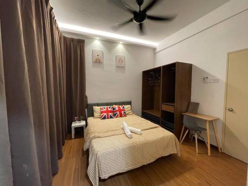 Katil atau katil-katil dalam bilik di Muji Inspired; 5 Mins to S.Pyramid- Central Subang