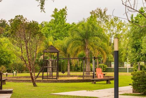 Taman di luar Solares de la Bahía