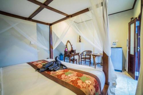 a bedroom with a bed and a dining room with a table at Bangbang Guest House Ubud in Ubud