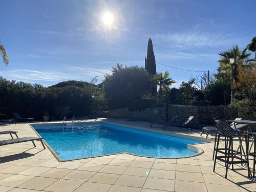 Villa de Charme 5 Pièces avec Piscine Privée, Jardin Arboré, Proche Plage et Centre-ville - FR-1-226-501