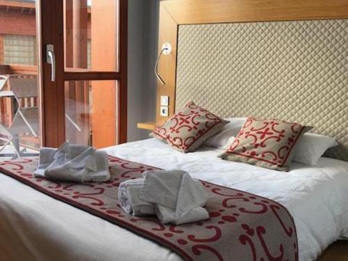 Appartement avec balcon, jacuzzi, sauna, salle de fitness, 3 chambres, parking