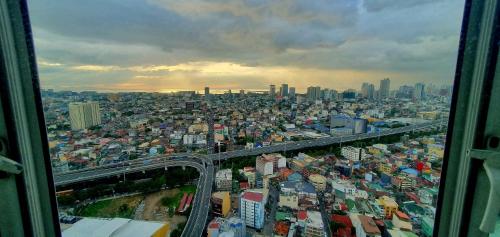 Nespecifikovaný výhled na destinaci Manila nebo výhled na město při pohledu z aparthotelu