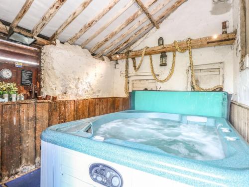 a jacuzzi tub in a room at The Barn in Ashill