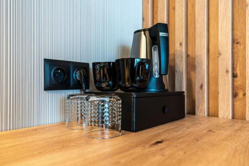 Utensilios para hacer té y café en Aparthotel Zakopane