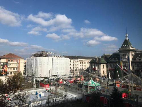 a view of a city with buildings in the background at Sweet cozy Ultracentral in Craiova