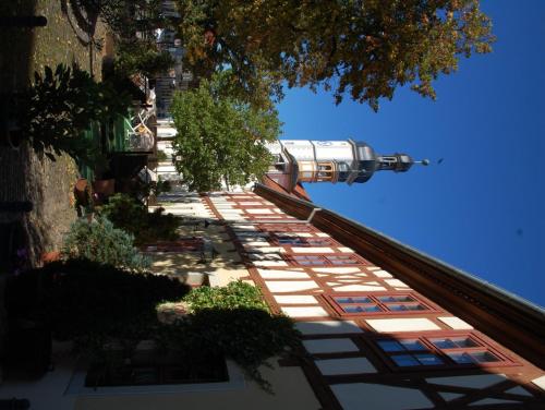 a view of a building from the ground looking up at Hotel & Café Mohrenbrunnen in Eisenberg