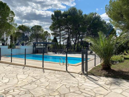 Zdjęcie z galerii obiektu Magnifique villa de famille avec piscine w mieście Boisset-et-Gaujac