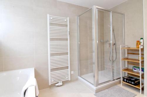 Fotografie z fotogalerie ubytování Central Vienna Charm - Comfortable 3-BR Stay ve Vídni
