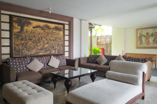 Ruang duduk di djabu Seminyak Hotel