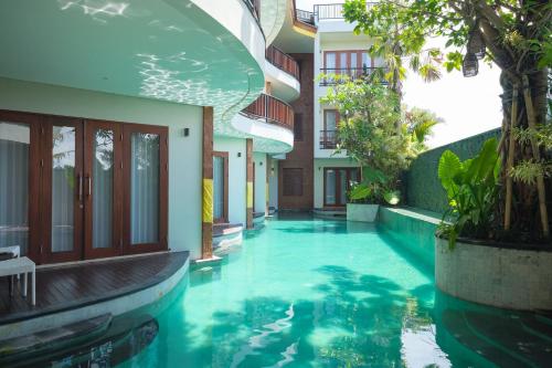 a swimming pool in the middle of a building at djabu Seminyak Hotel in Seminyak