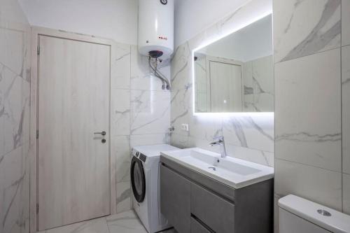 Zdjęcie z galerii obiektu Karolou Ntil- Ground floor Suite w Salonikach