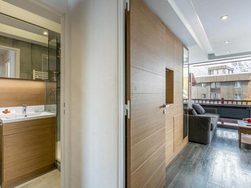 Appartement élégant et rénové, idéalement situé sur le front de neige à Val d'Isère, proche du village