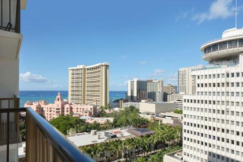Nespecifikovaný výhled na destinaci Honolulu nebo výhled na město při pohledu z hotelu