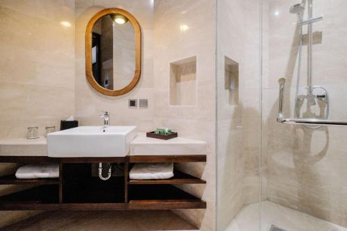 Bilik mandi di djabu Seminyak Hotel