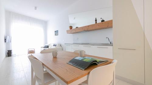 Η κουζίνα ή μικρή κουζίνα στο Rivazzurra Homes - C