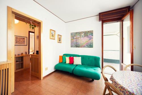 A kitchen or kitchenette at A due passi dal mare by Wonderful Italy