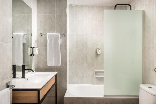 Koupelna v ubytování Hotel Don Jaime 54
