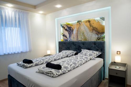 Кровать или кровати в номере Dream Apartman 2 with Free Parking