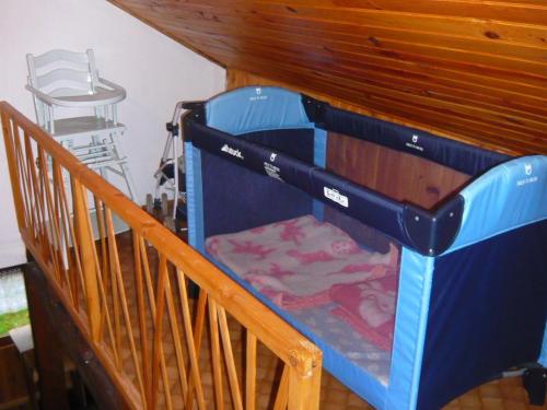 a blue box sitting on top of a wooden staircase at Gîte nature, 15 km de Gérardmer, randonnée, ski, jardin, terrasse, BBQ, équipements bébé inclus - FR-1-589-64 in Champdray