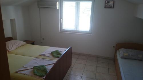 Ένα ή περισσότερα κρεβάτια σε δωμάτιο στο Apartments Dunja Hvar