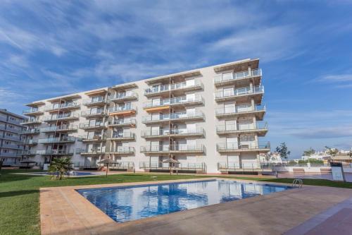 Piso de 2 habitaciones, 3 piscinas y cerca del mar