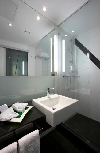 Ένα μπάνιο στο Holiday Inn Bern Westside by IHG